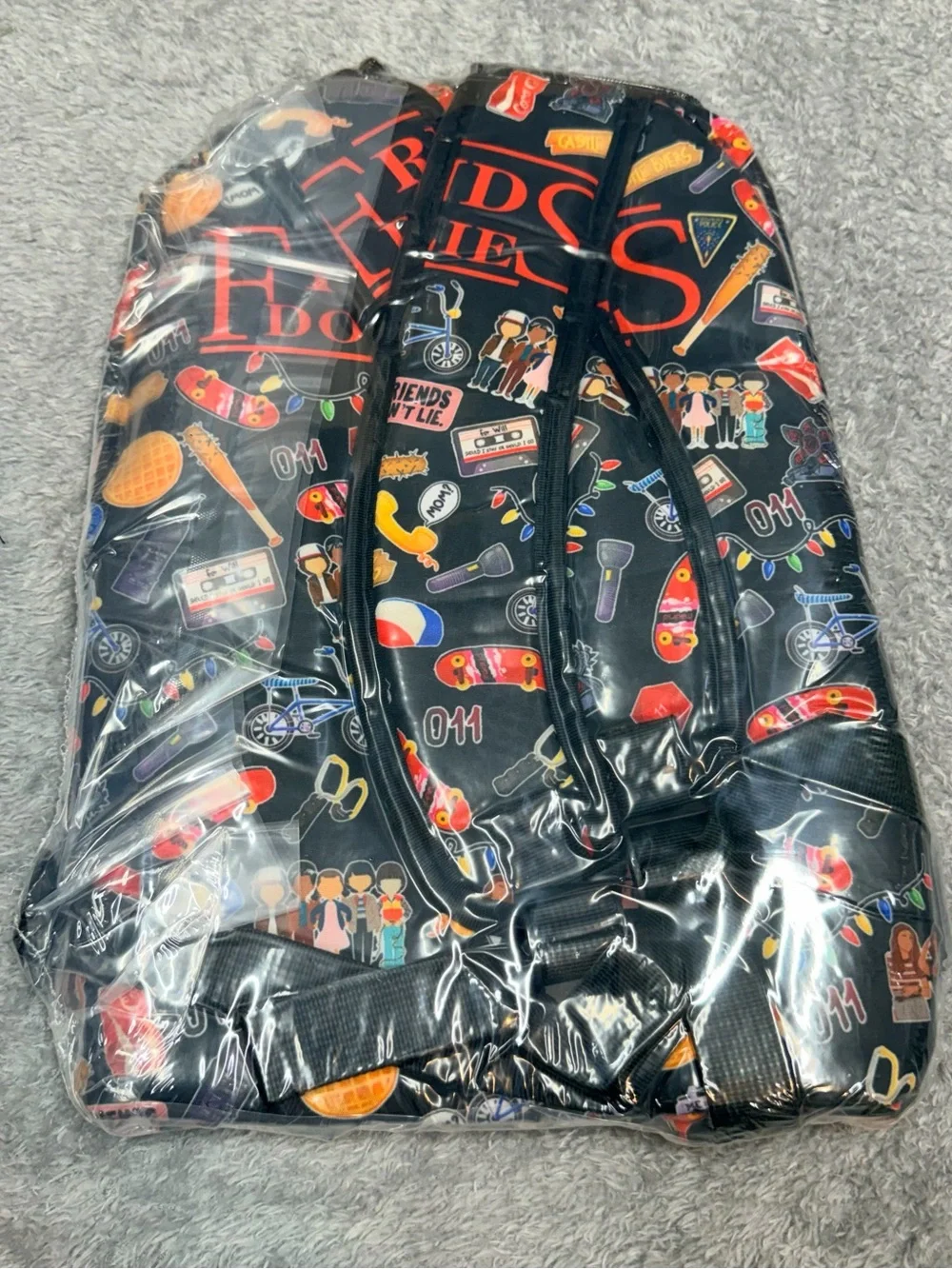 Stranger Things“Friends Don't Lie” Backpack - Black Patterned
